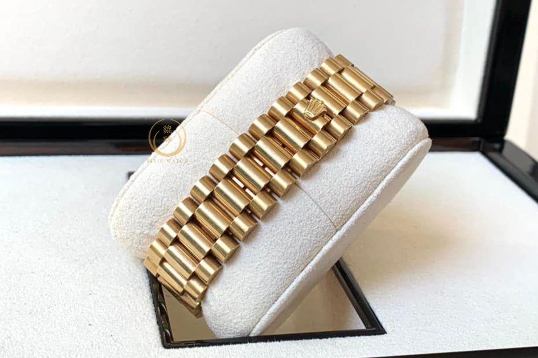 Rolex Vintage Day-Date Red Vignette Diamonds 18C Yellow Gold