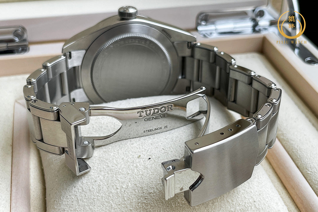 Tudor Black Bay Fifty-Eight Navy Blue Riveted