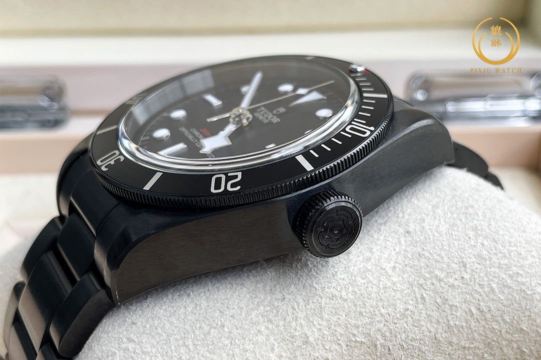 Tudor Heritage Black Bay Dark