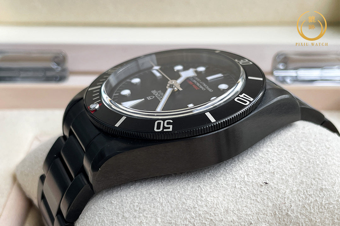 Tudor Heritage Black Bay Dark