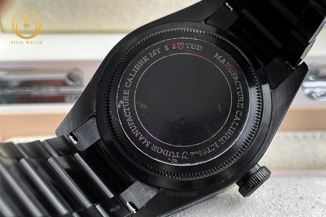 Tudor Heritage Black Bay Dark