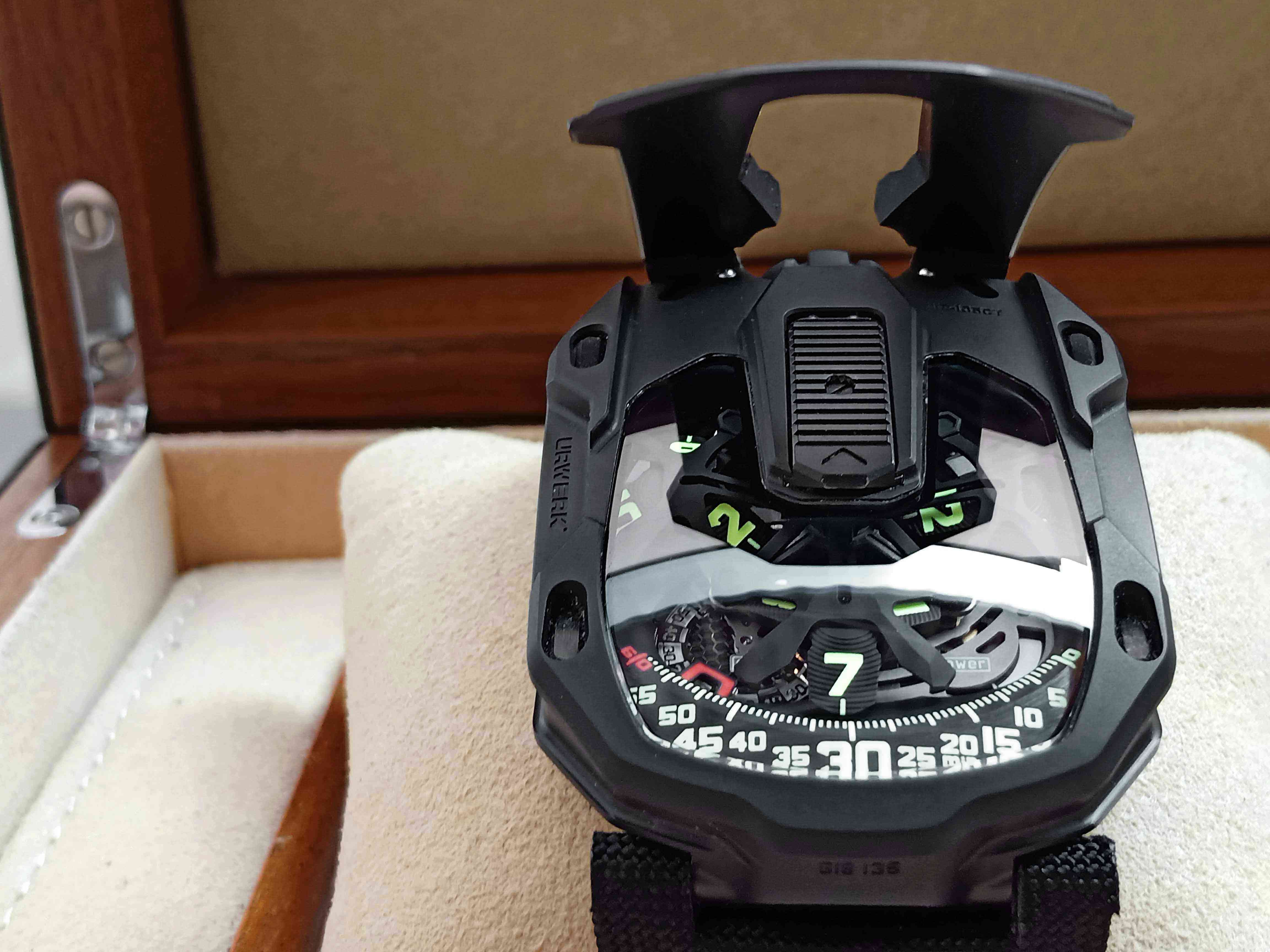 Urwerk UR-105 CT “Kryptonite” Satellite Indication / Automatic Turbine