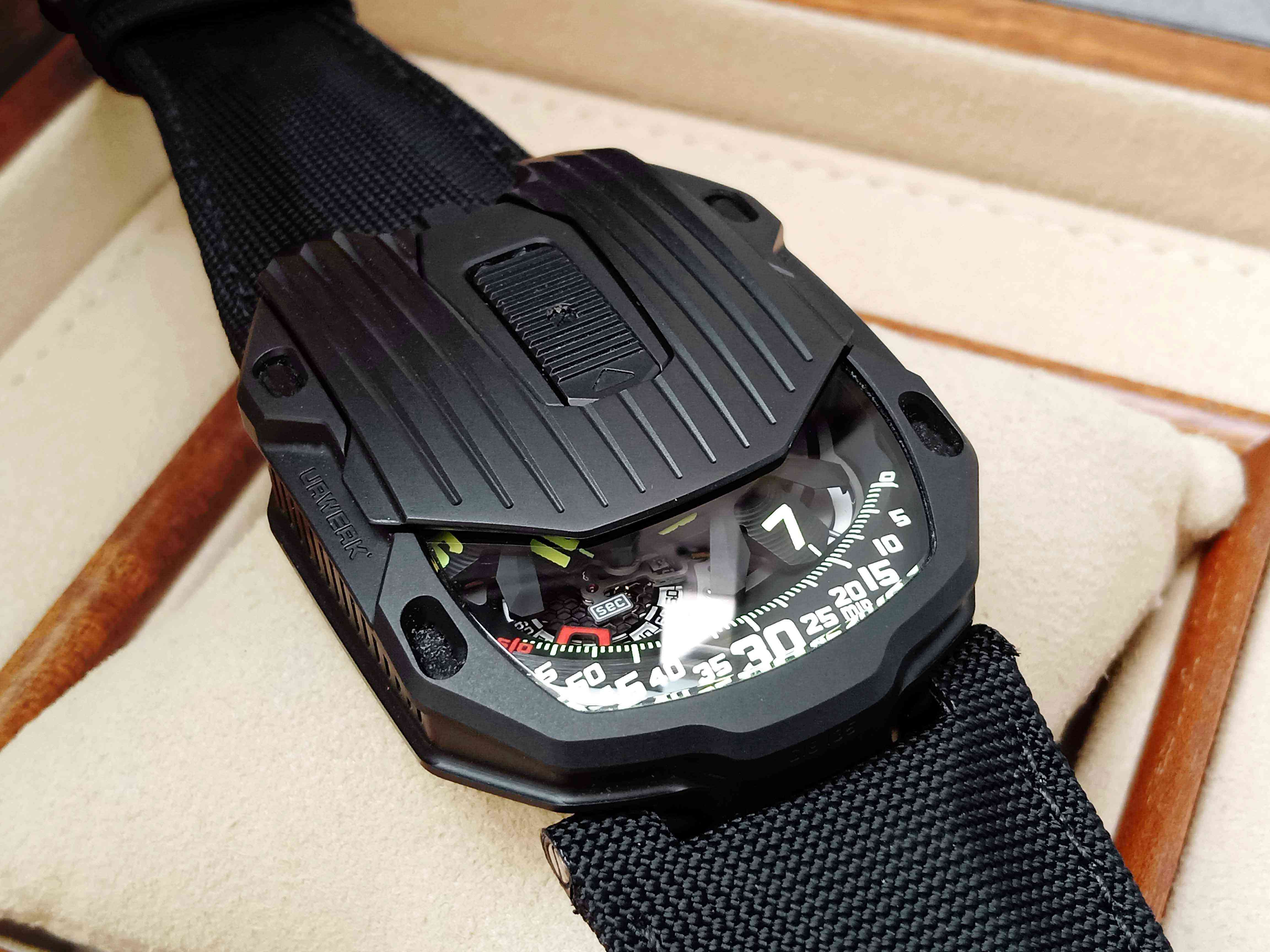 Urwerk UR-105 CT “Kryptonite” Satellite Indication / Automatic Turbine