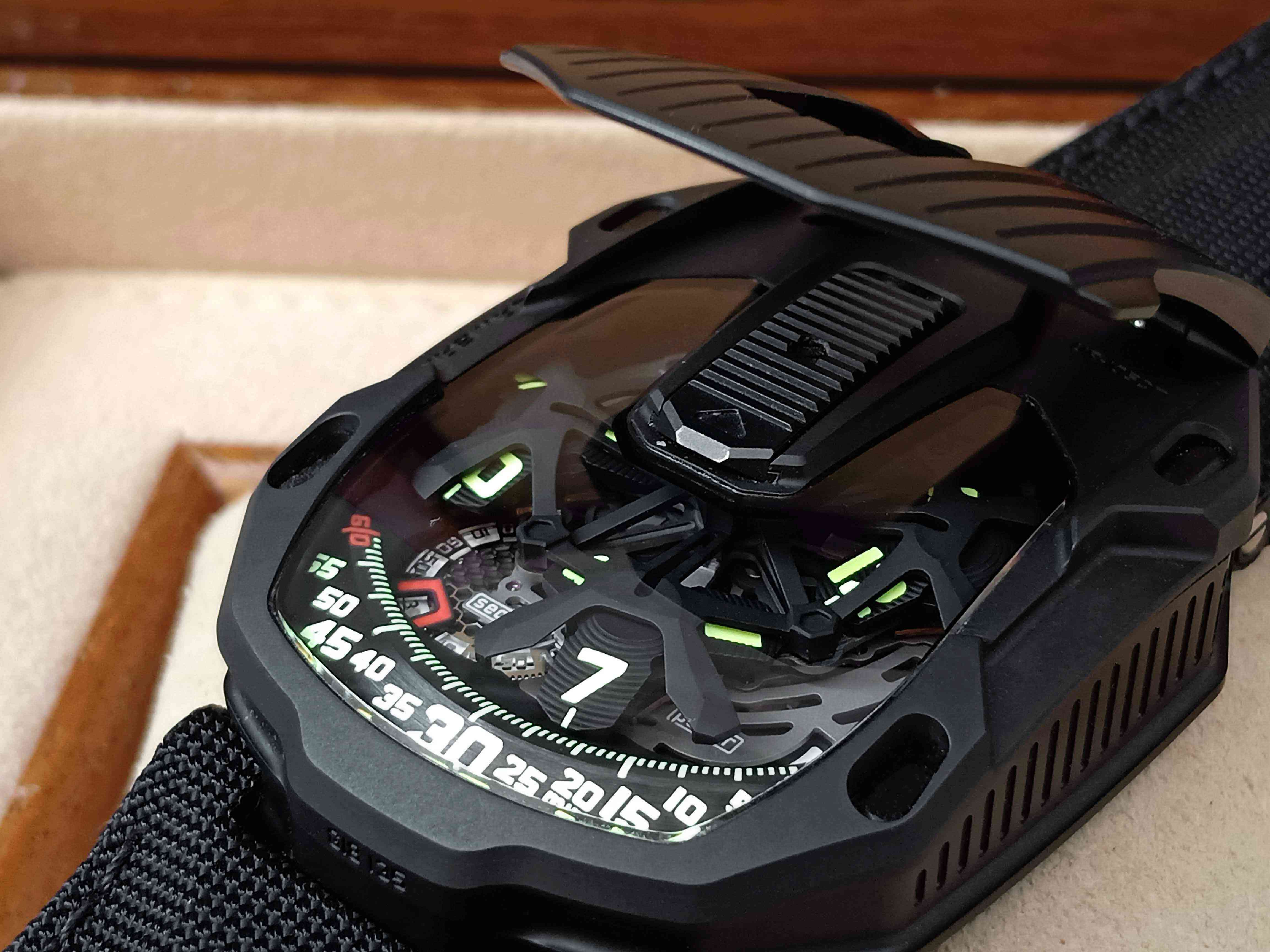 Urwerk UR-105 CT “Kryptonite” Satellite Indication / Automatic Turbine