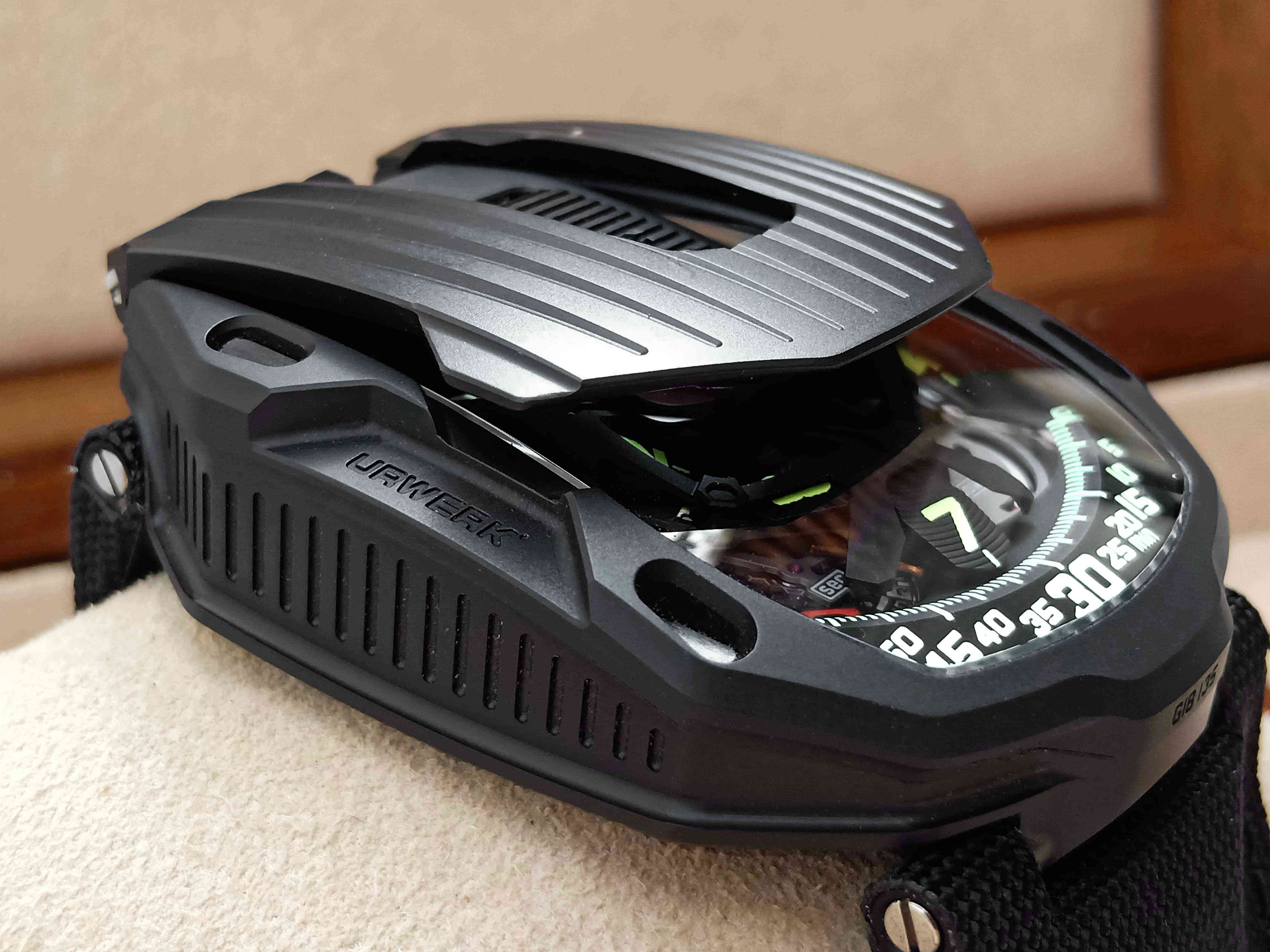 Urwerk UR-105 CT “Kryptonite” Satellite Indication / Automatic Turbine